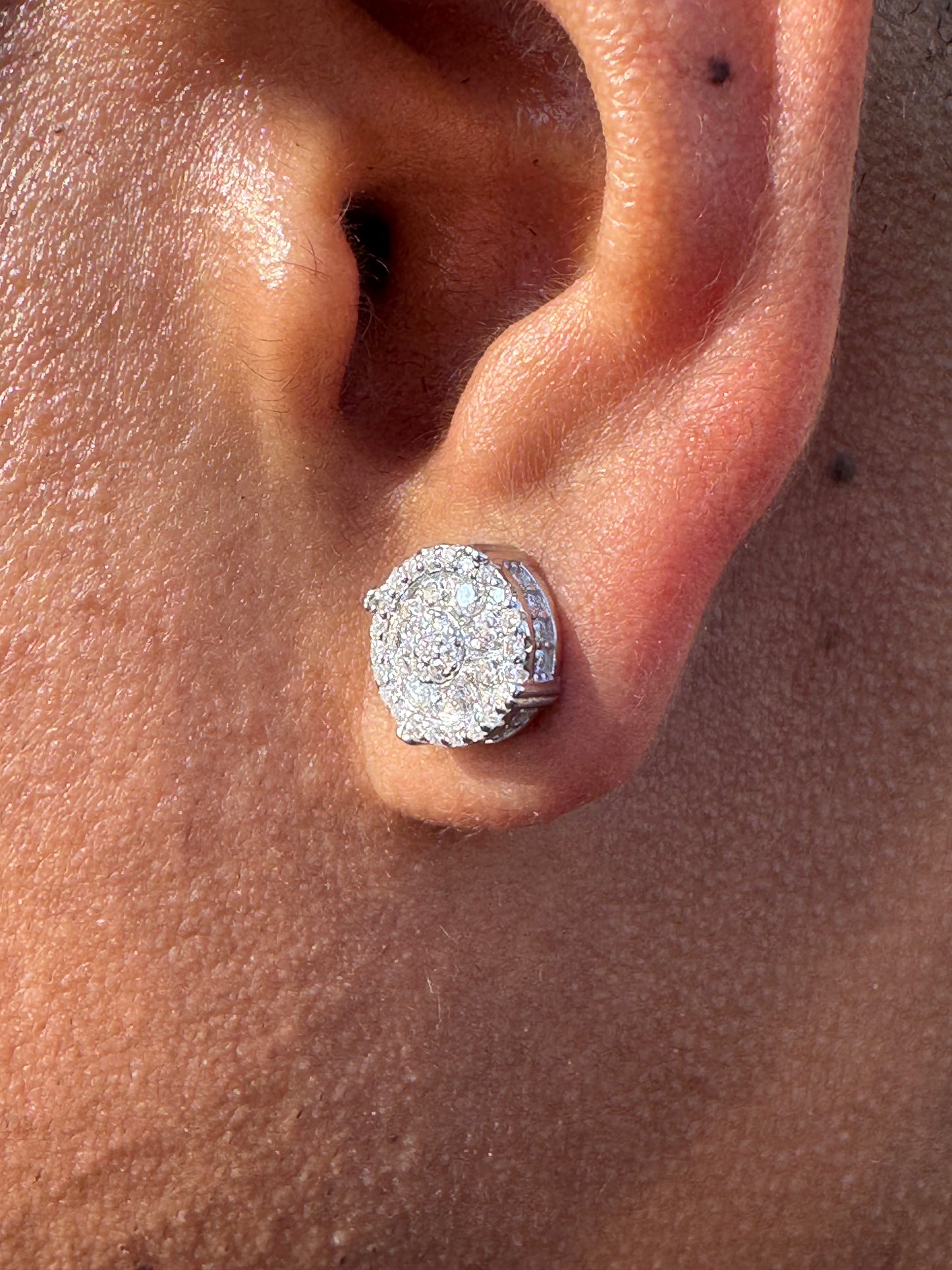 Moissanite Bussdown